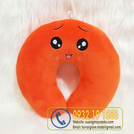 Gối tựa cổ thêu họa tiết mặt cười